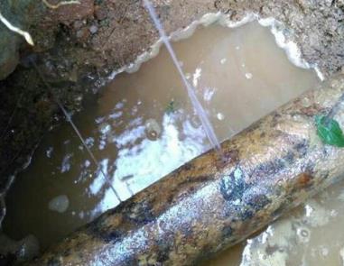 鹿寨楼顶渗水维修公司分享下地暖漏水的原因及检测方法。